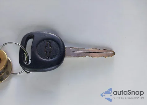 2000 Chevrolet Silverado 1500 C1500 z USA, uszkodzony, nr VIN 1GCEC14V9YE417169